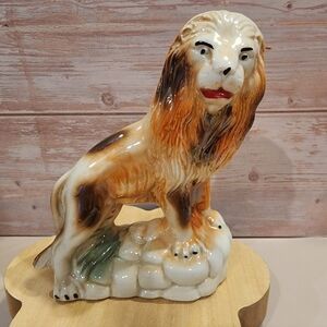 LUSTERWARE VINTAGE LION FIGURINE